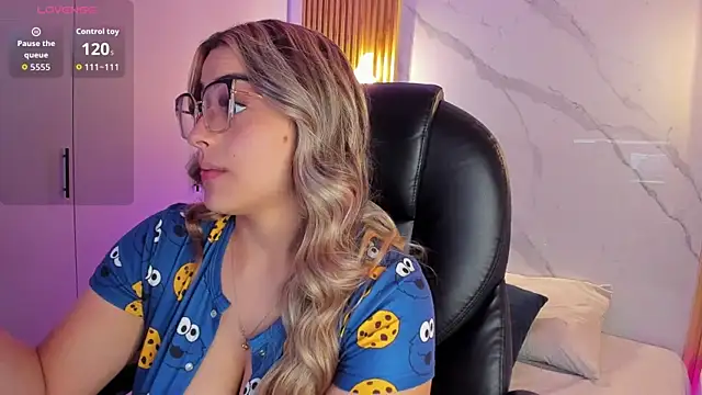 KYLIE JONES6 online show from December 16, 2025, 3:11 am