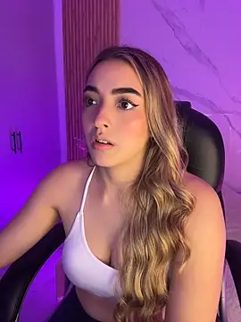 Snapshot of KYLIE_JONES6 chatting on June 19, 2026, 2:38 am KYLIE JONES6 online show from June 19, 2026, 2:38 am