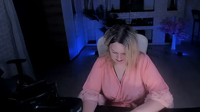 Snapshot of MariemLui chatting on October 18, 2025, 11:00 am MariemLui online show from October 18, 2025, 11:00 am