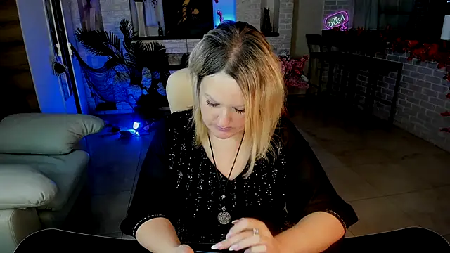 Snapshot of MariemLui chatting on October 26, 2025, 12:22 pm MariemLui online show from October 26, 2025, 12:22 pm