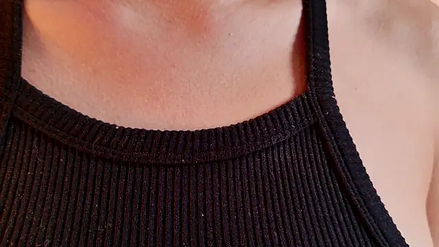 Snapshot of ambar_rosse25 chatting on November 30, 2025, 11:36 am ambar rosse25 online show from November 30, 2025, 11:36 am