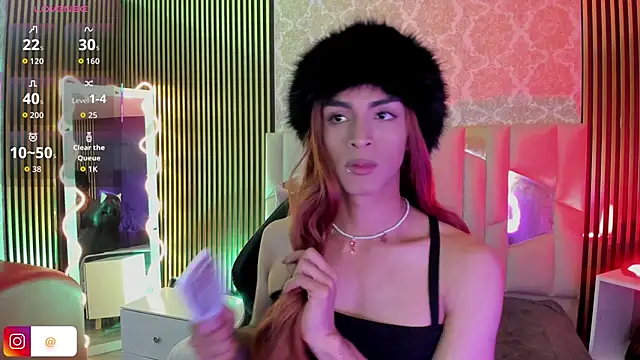 LIHIAN TAY online show from November 9, 2025, 4:11 am