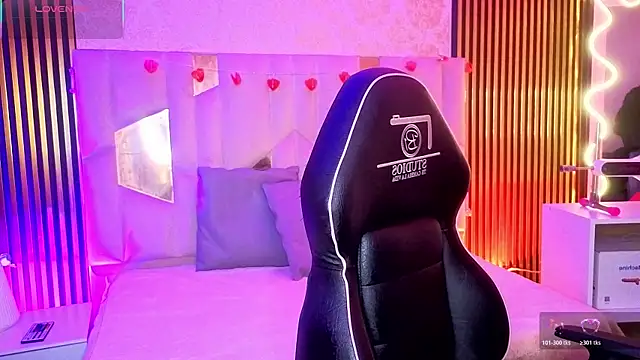 LIHIAN TAY online show from April 21, 2026, 12:00 pm