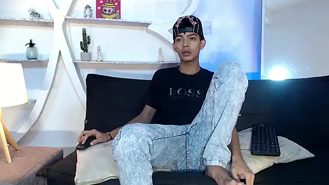 Snapshot of PRETTY_SEX1 chatting on October 19, 2025, 1:12 pm PRETTY SEX1 online show from October 19, 2025, 1:12 pm