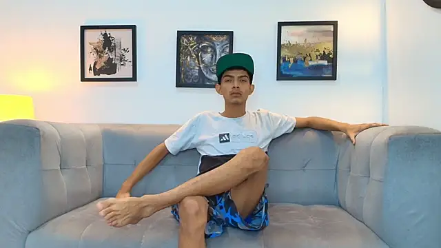 PRETTY SEX1 online show from January 16, 2026, 1:37 pm