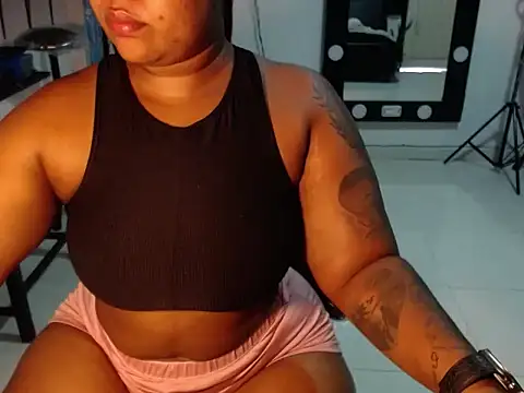 Snapshot of Sam_Blue chatting on February 8, 2026, 1:03 pm Sam Blue online show from February 8, 2026, 1:03 pm