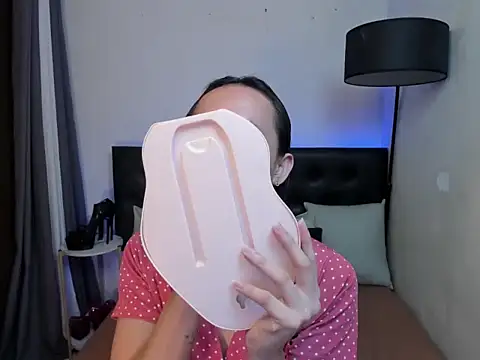 Hournykate online show from November 16, 2025, 7:19 pm