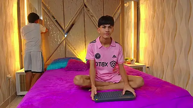 The slim boyss3 online show from September 28, 2025, 1:27 pm
