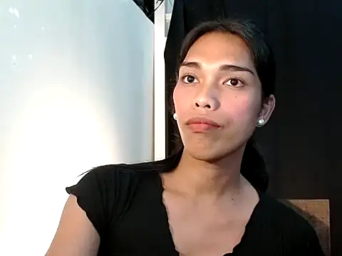 angelaxmonroe online show from April 22, 2026, 4:41 pm