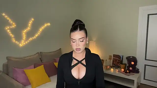 Snapshot of mistress_of_hearts chatting on July 21, 2026, 2:30 pm mistress of hearts online show from July 21, 2026, 2:30 pm