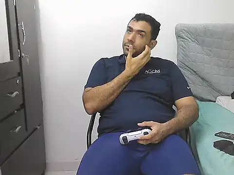 morenocabro10 online show from April 10, 2026, 2:28 am