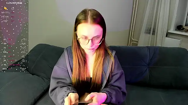 MewStella online show from December 3, 2025, 7:45 pm