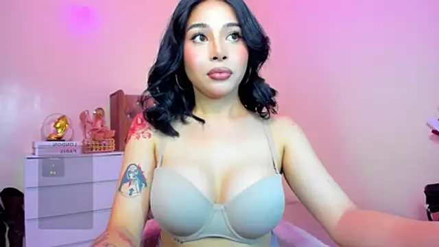 Snapshot of LauraLoove chatting on February 28, 2026, 4:13 am LauraLoove online show from February 28, 2026, 4:13 am