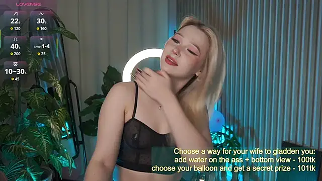 LauraWifeness online show from September 27, 2025, 5:45 am