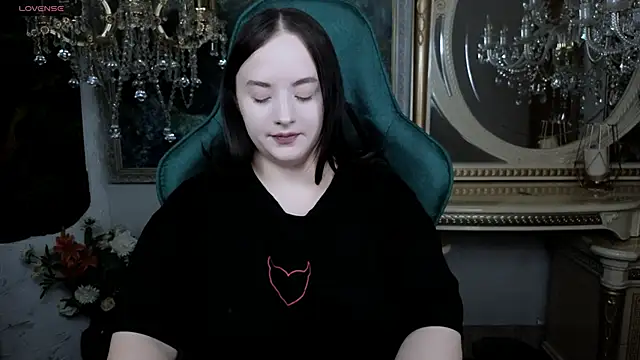 Snapshot of LaraBenson_ chatting on November 29, 2025, 10:51 am LaraBenson online show from November 29, 2025, 10:51 am