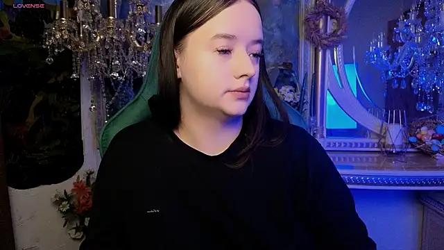 Snapshot of LaraBenson_ chatting on April 1, 2026, 4:48 pm LaraBenson online show from April 1, 2026, 4:48 pm