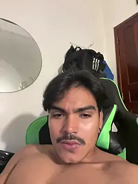 Snapshot of pretoboom14 chatting on April 5, 2026, 3:58 am pretoboom14 online show from April 5, 2026, 3:58 am