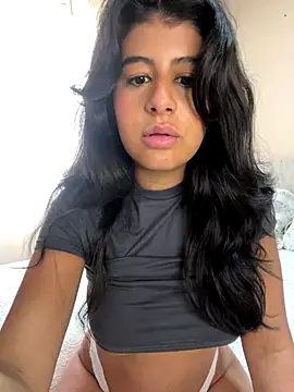 CuteMaddy18 online show from October 13, 2025, 1:33 pm