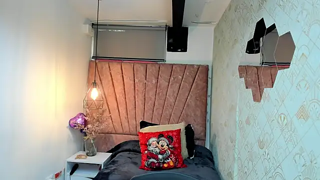 Snapshot of Lia_Blake_ chatting on December 20, 2025, 12:23 pm Lia Blake online show from December 20, 2025, 12:23 pm