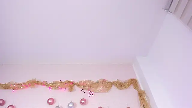 Snapshot of missweetpeach chatting on December 16, 2025, 12:37 am missweetpeach online show from December 16, 2025, 12:37 am