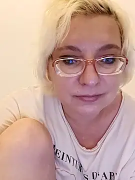 Snapshot of VikaKing chatting on October 3, 2025, 9:23 pm VikaKing online show from October 3, 2025, 9:23 pm