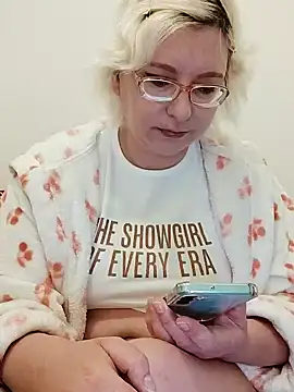 Snapshot of VikaKing chatting on November 4, 2025, 4:11 am VikaKing online show from November 4, 2025, 4:11 am