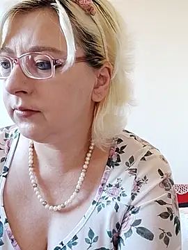 Snapshot of VikaKing chatting on November 7, 2025, 8:03 am VikaKing online show from November 7, 2025, 8:03 am