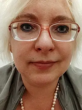 Snapshot of VikaKing chatting on November 17, 2025, 9:09 pm VikaKing online show from November 17, 2025, 9:09 pm