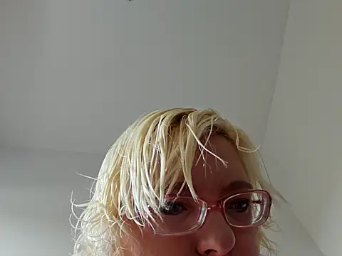 Snapshot of VikaKing chatting on November 28, 2025, 9:45 am VikaKing online show from November 28, 2025, 9:45 am