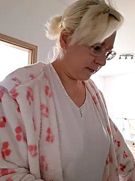 Snapshot of VikaKing chatting on December 2, 2025, 9:25 am VikaKing online show from December 2, 2025, 9:25 am