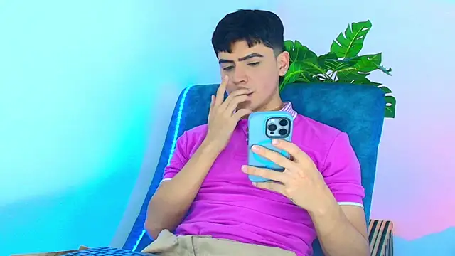 CamiiGuzmanX online show from October 29, 2025, 8:21 pm