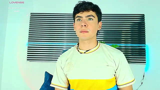 CamiiGuzmanX online show from December 17, 2025, 9:54 pm