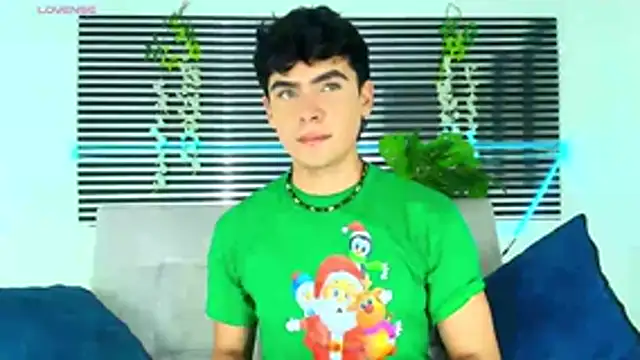 CamiiGuzmanX online show from December 18, 2025, 7:53 pm