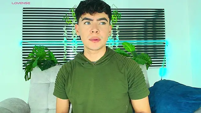 CamiiGuzmanX online show from January 14, 2026, 8:14 pm