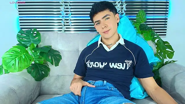Snapshot of CamiiGuzmanX chatting on May 1, 2026, 8:24 pm CamiiGuzmanX online show from May 1, 2026, 8:24 pm