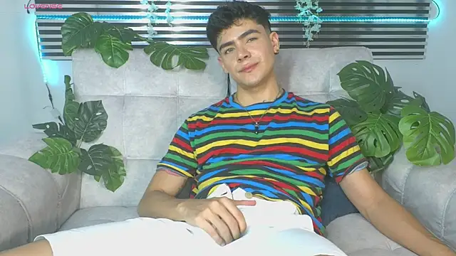 Snapshot of CamiiGuzmanX chatting on May 23, 2026, 9:30 pm CamiiGuzmanX online show from May 23, 2026, 9:30 pm