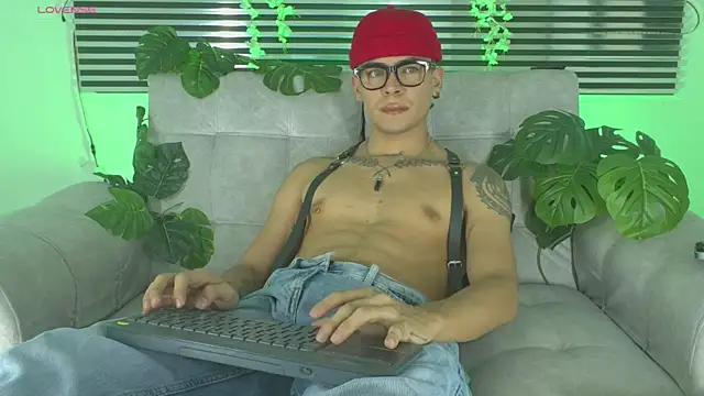 Snapshot of CamiiGuzmanX chatting on May 25, 2026, 11:22 pm CamiiGuzmanX online show from May 25, 2026, 11:22 pm