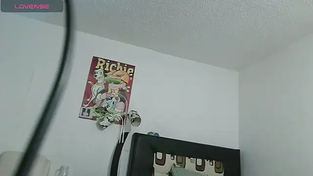 Snapshot of Thomasjons_ chatting on June 8, 2026, 1:39 am Thomasjons online show from June 8, 2026, 1:39 am