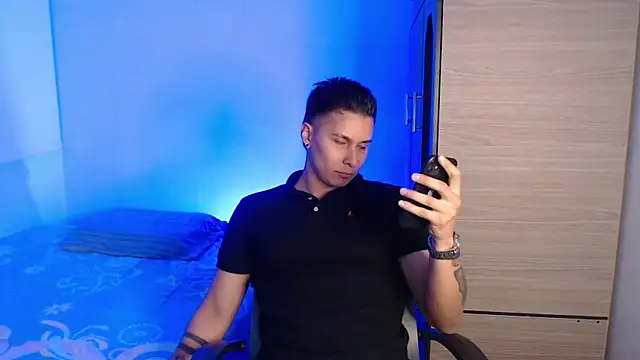 valentinosex1 online show from January 15, 2026, 5:38 pm