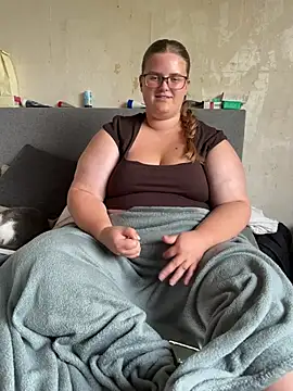 CurvyPaar2 online show from July 20, 2026, 6:32 pm
