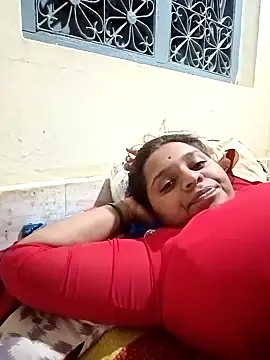 Snapshot of Hot_crety chatting on October 8, 2025, 3:53 pm Hot crety online show from October 8, 2025, 3:53 pm