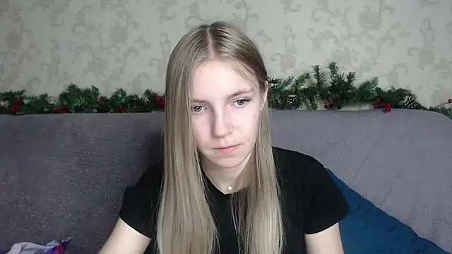 HitGyrl online show from December 19, 2025, 2:29 am