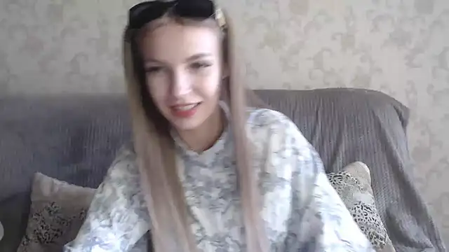 Snapshot of HitGyrl chatting on June 3, 2026, 7:55 am HitGyrl online show from June 3, 2026, 7:55 am
