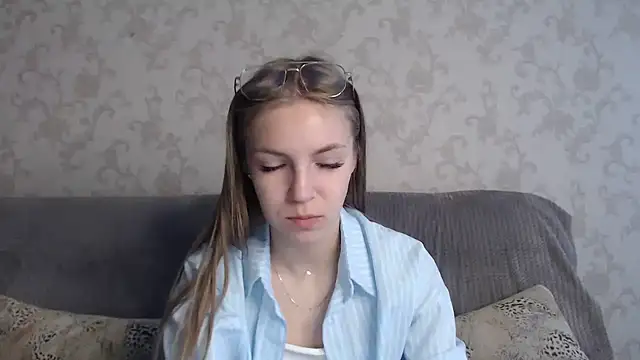 Snapshot of HitGyrl chatting on June 13, 2026, 1:03 am HitGyrl online show from June 13, 2026, 1:03 am