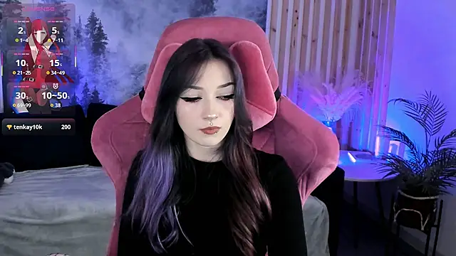 LiliLuna online show from November 3, 2025, 12:28 pm