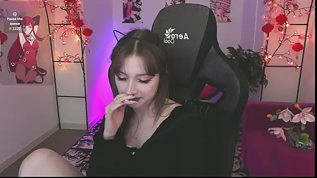 Snapshot of LiliLuna chatting on April 9, 2026, 4:12 pm LiliLuna online show from April 9, 2026, 4:12 pm