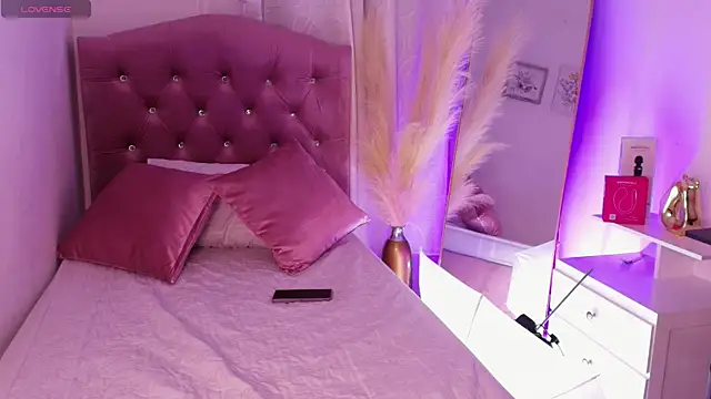 ZoeRuiiz online show from October 26, 2025, 4:07 am