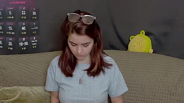 ElzaBlis online show from November 14, 2025, 2:49 pm