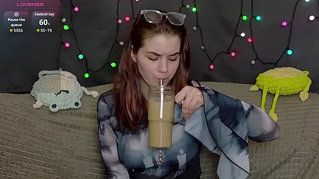 ElzaBlis online show from December 20, 2025, 2:57 pm