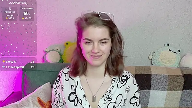 ElzaBlis online show from April 18, 2026, 3:27 pm